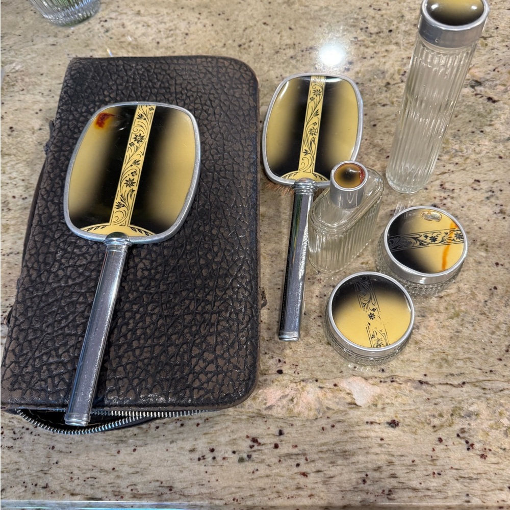 Vintage Travel Grooming Set with Black and Silver Accents - Picture 8 of 8